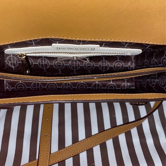 *PRICE FIRM* Henri Bendel Handbag, a Staple piece of History. No known wear - Picture 4 of 5
